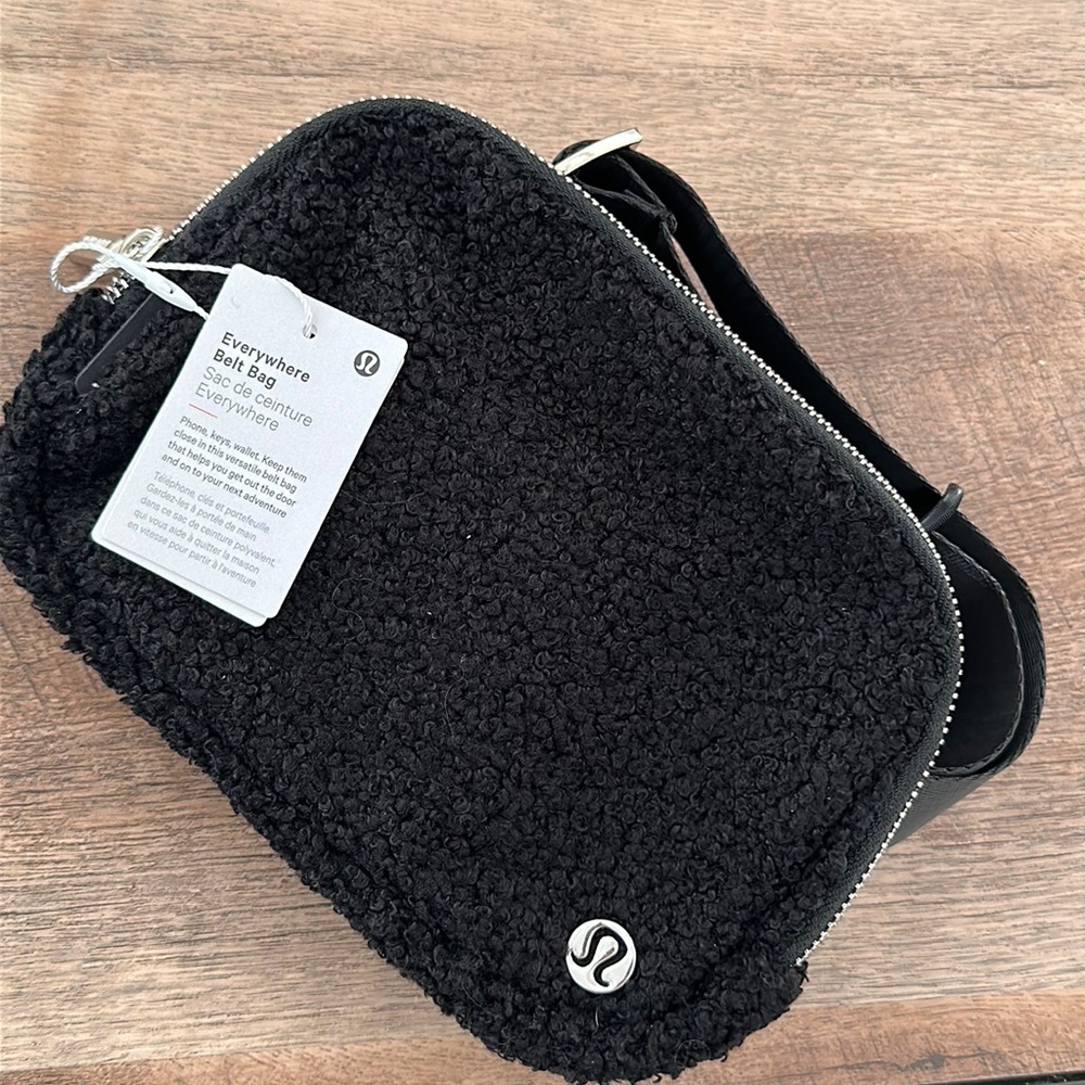lululemon Everywhere Belt Bag
